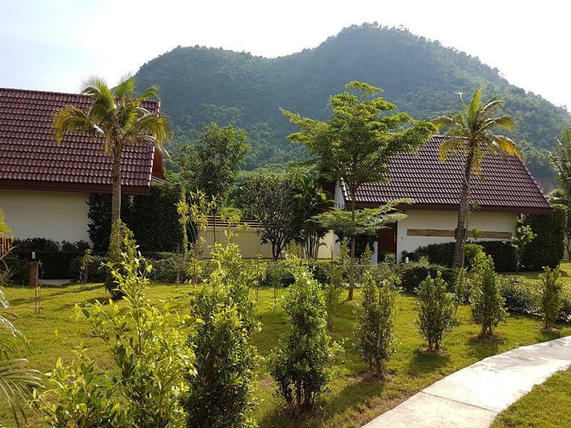 The Hillside Pranburi Resort Exterior photo